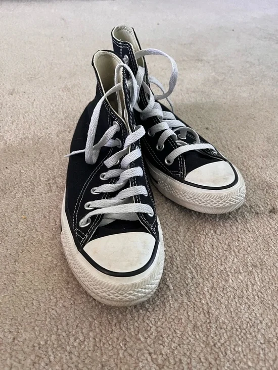 Converse - Picture 2 of 4